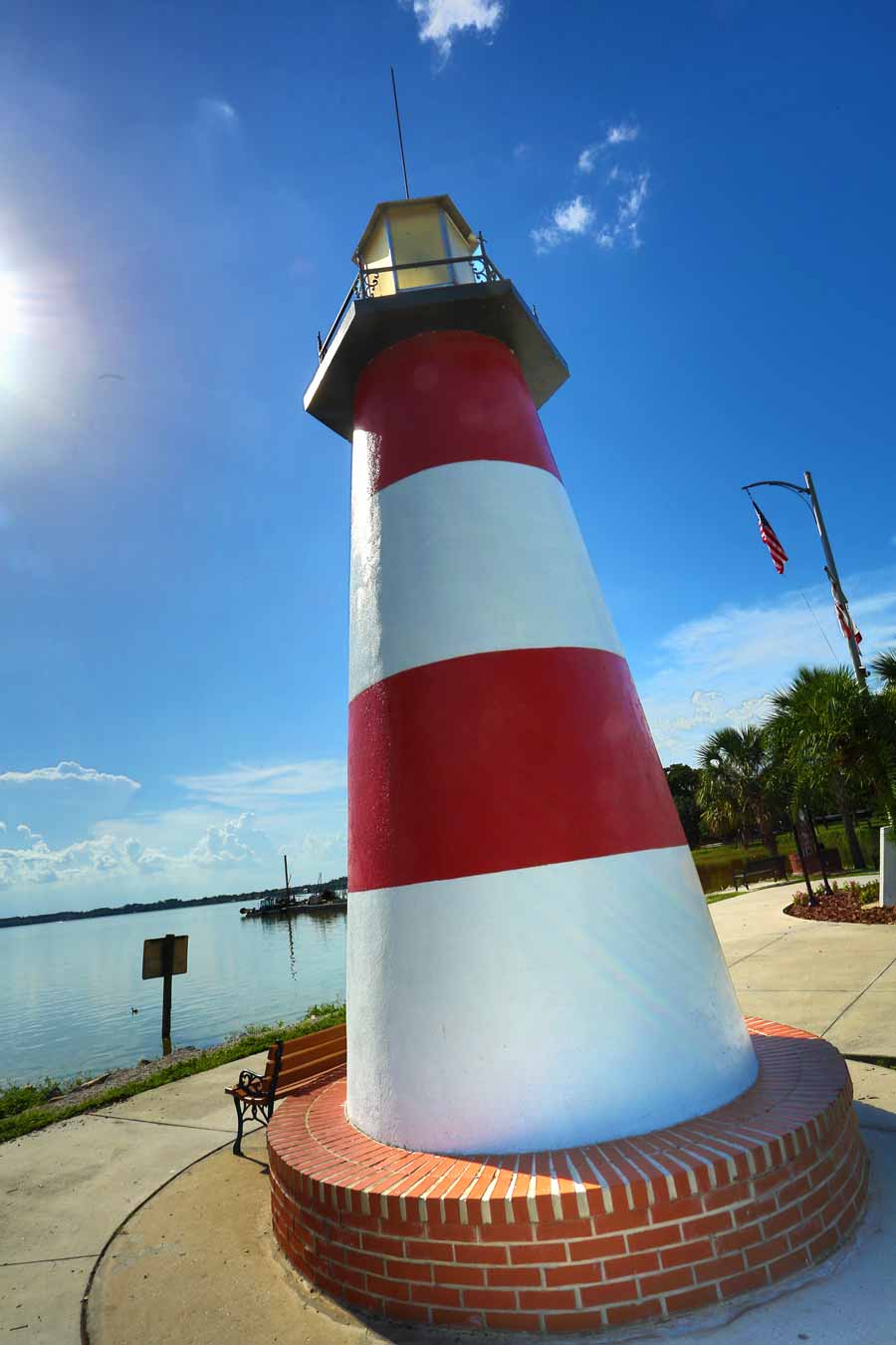 July 2014: Florida’s only inland freshwater lighthouse, this picturesque 35-foot beacon at the end of Grantham Point announces Mount Dora’s uniqueness.